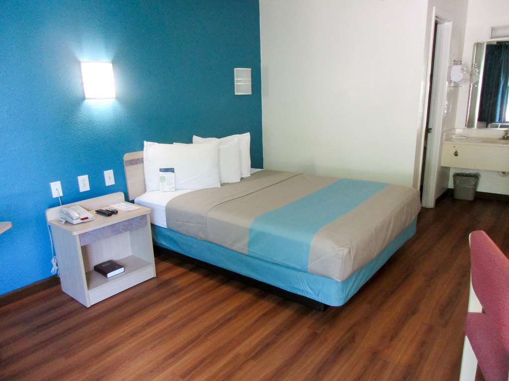 Motel 6 Huntsville - Madison Phòng bức ảnh