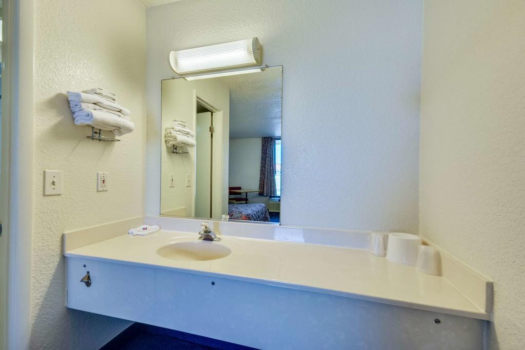 Motel 6 Huntsville - Madison Ngoại thất bức ảnh