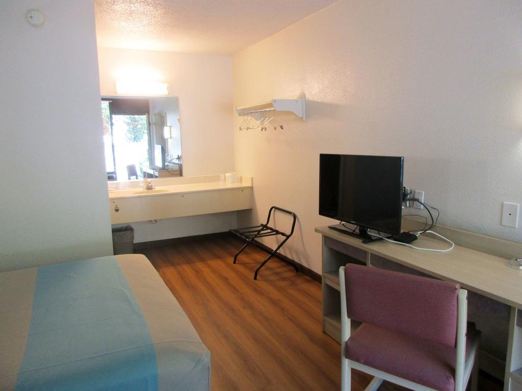 Motel 6 Huntsville - Madison Ngoại thất bức ảnh